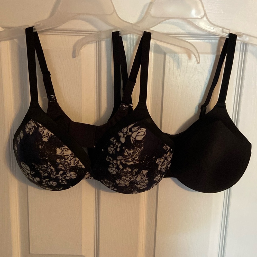 2 maidenform bras . Both in excellent condition
